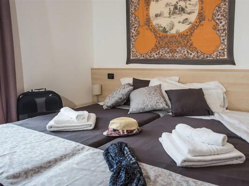 Hotel Vista Lago Брунате Екстериор снимка