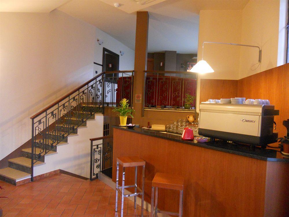 Hotel Vista Lago Брунате Екстериор снимка