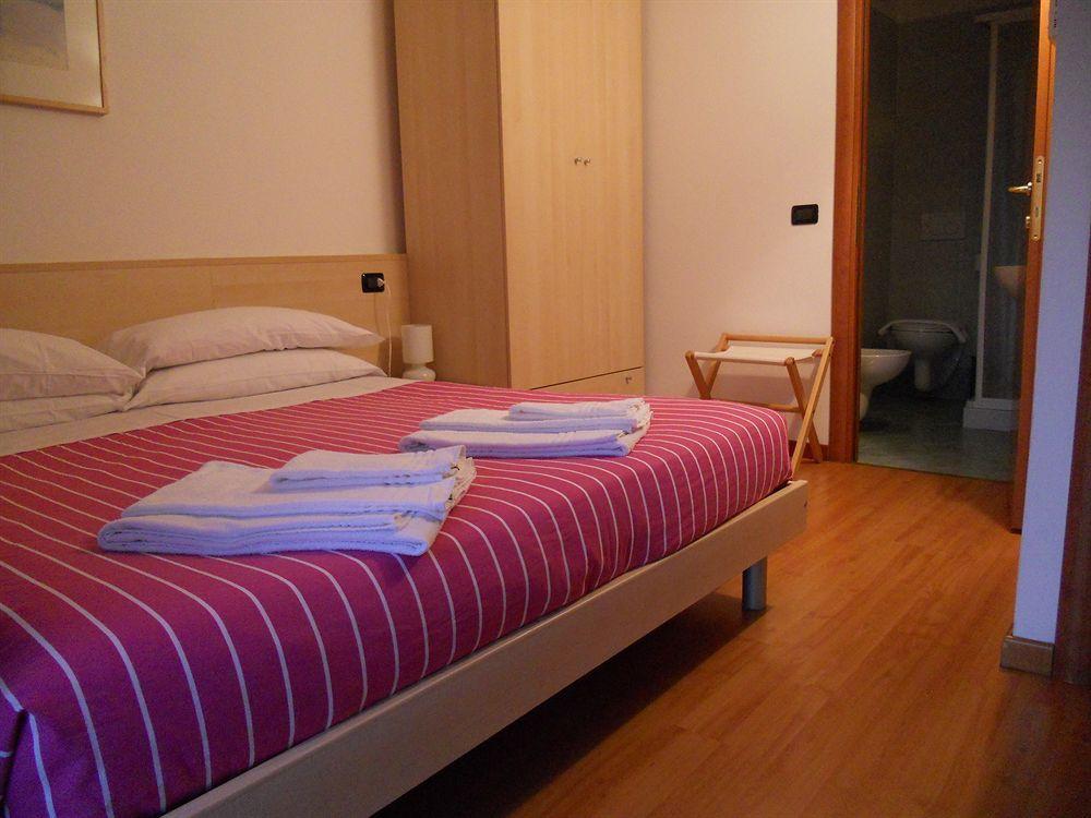 Hotel Vista Lago Брунате Екстериор снимка