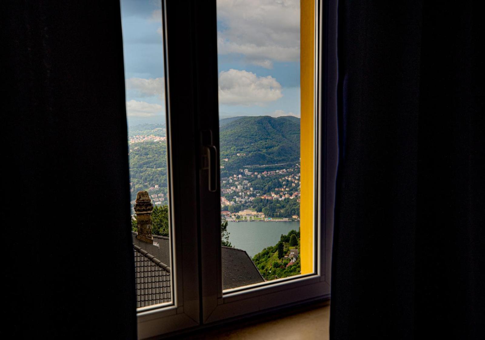 Hotel Vista Lago Брунате Екстериор снимка