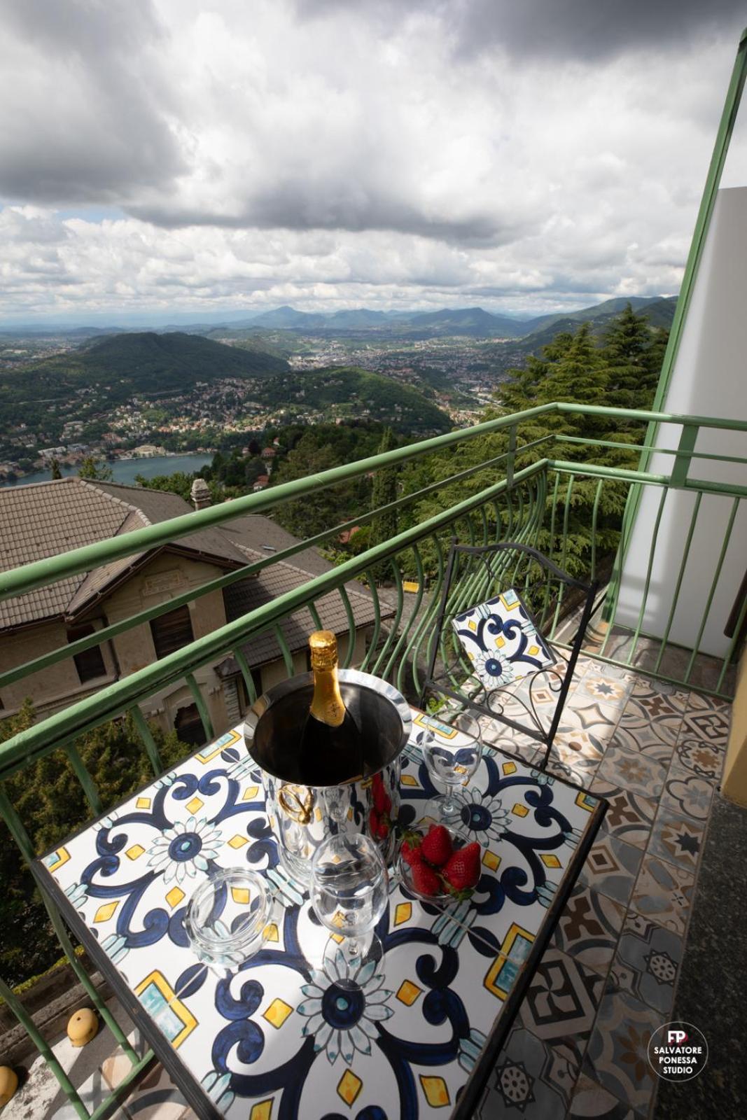 Hotel Vista Lago Брунате Екстериор снимка