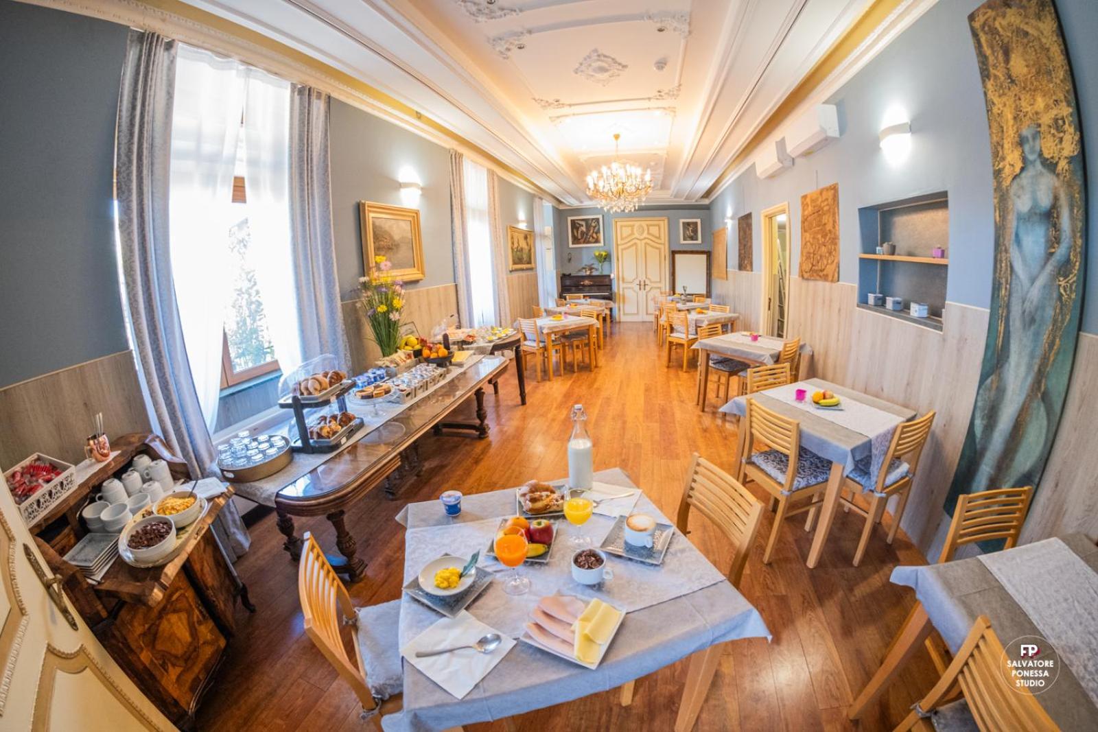 Hotel Vista Lago Брунате Екстериор снимка