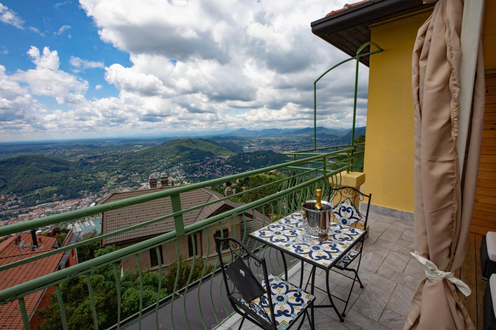 Hotel Vista Lago Брунате Екстериор снимка