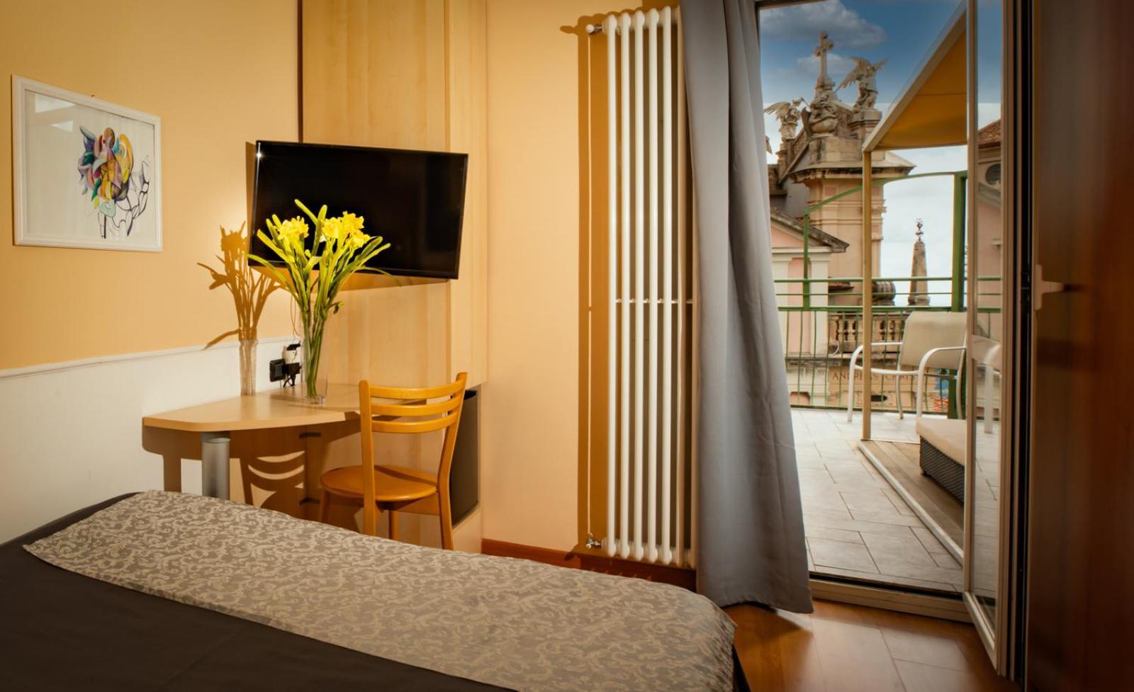 Hotel Vista Lago Брунате Екстериор снимка