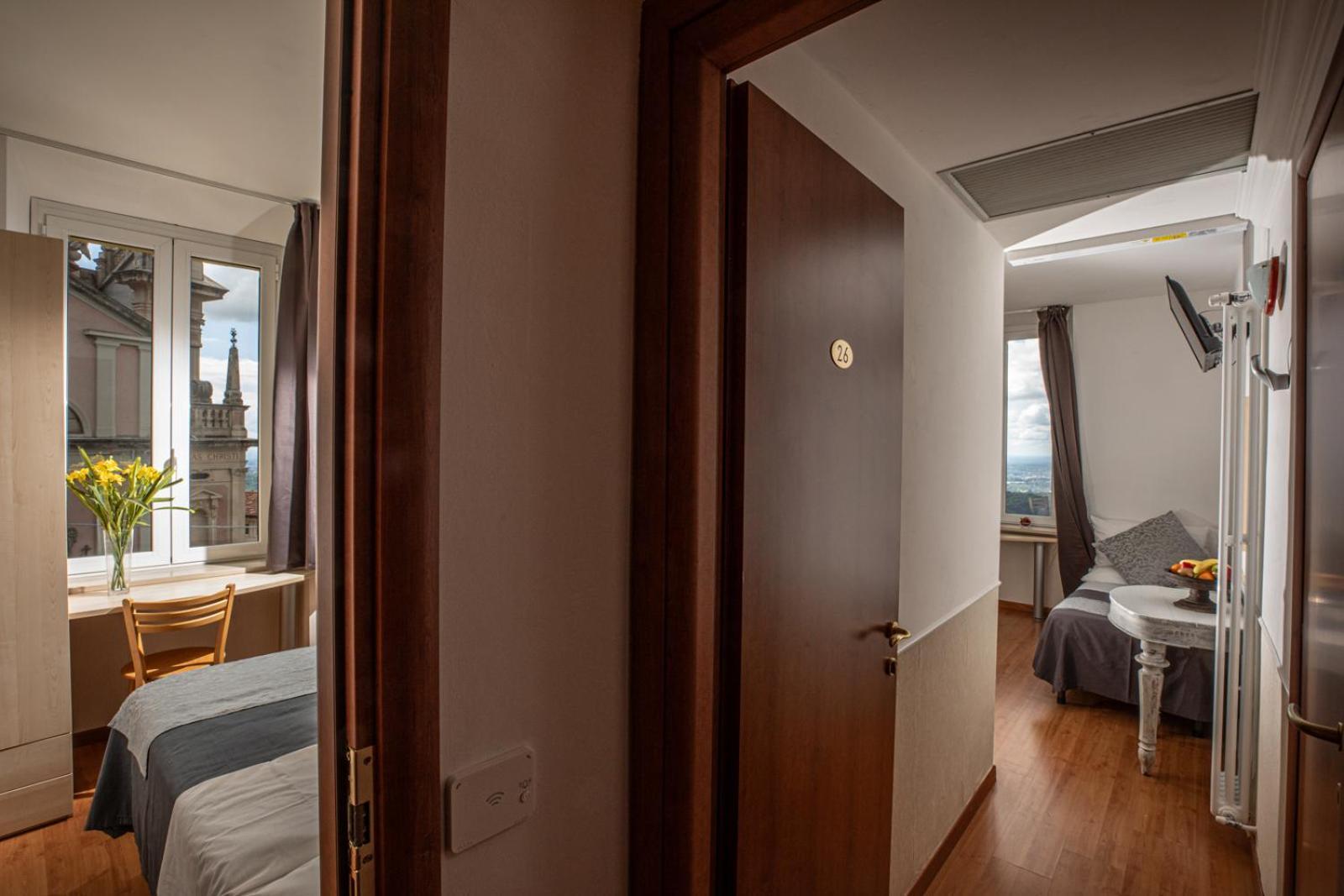 Hotel Vista Lago Брунате Екстериор снимка