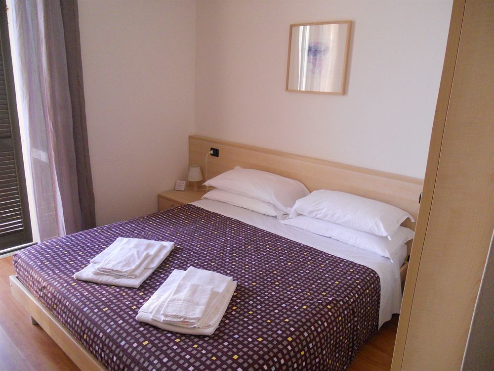 Hotel Vista Lago Брунате Екстериор снимка
