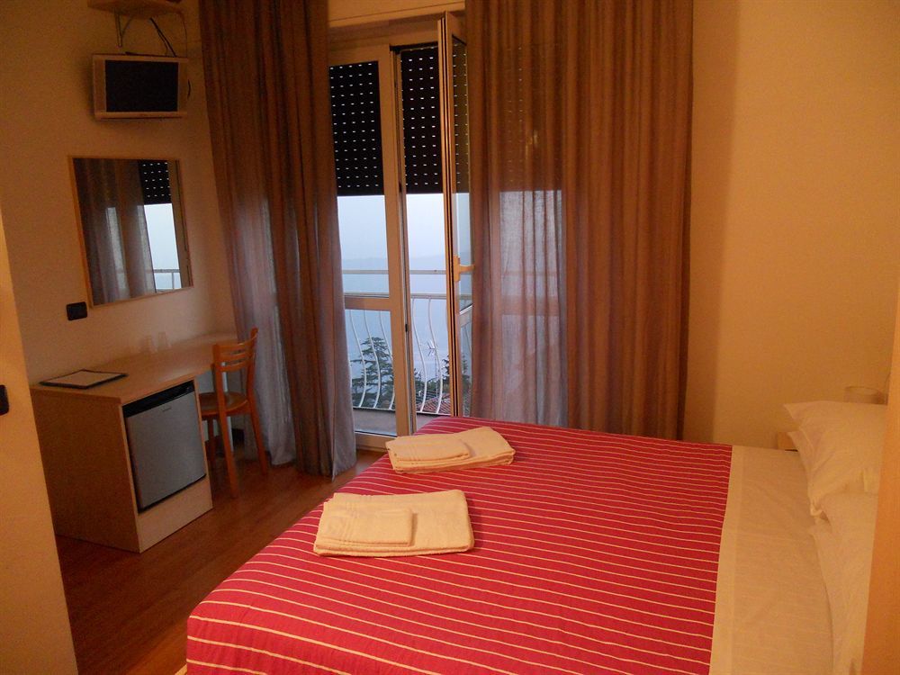 Hotel Vista Lago Брунате Екстериор снимка