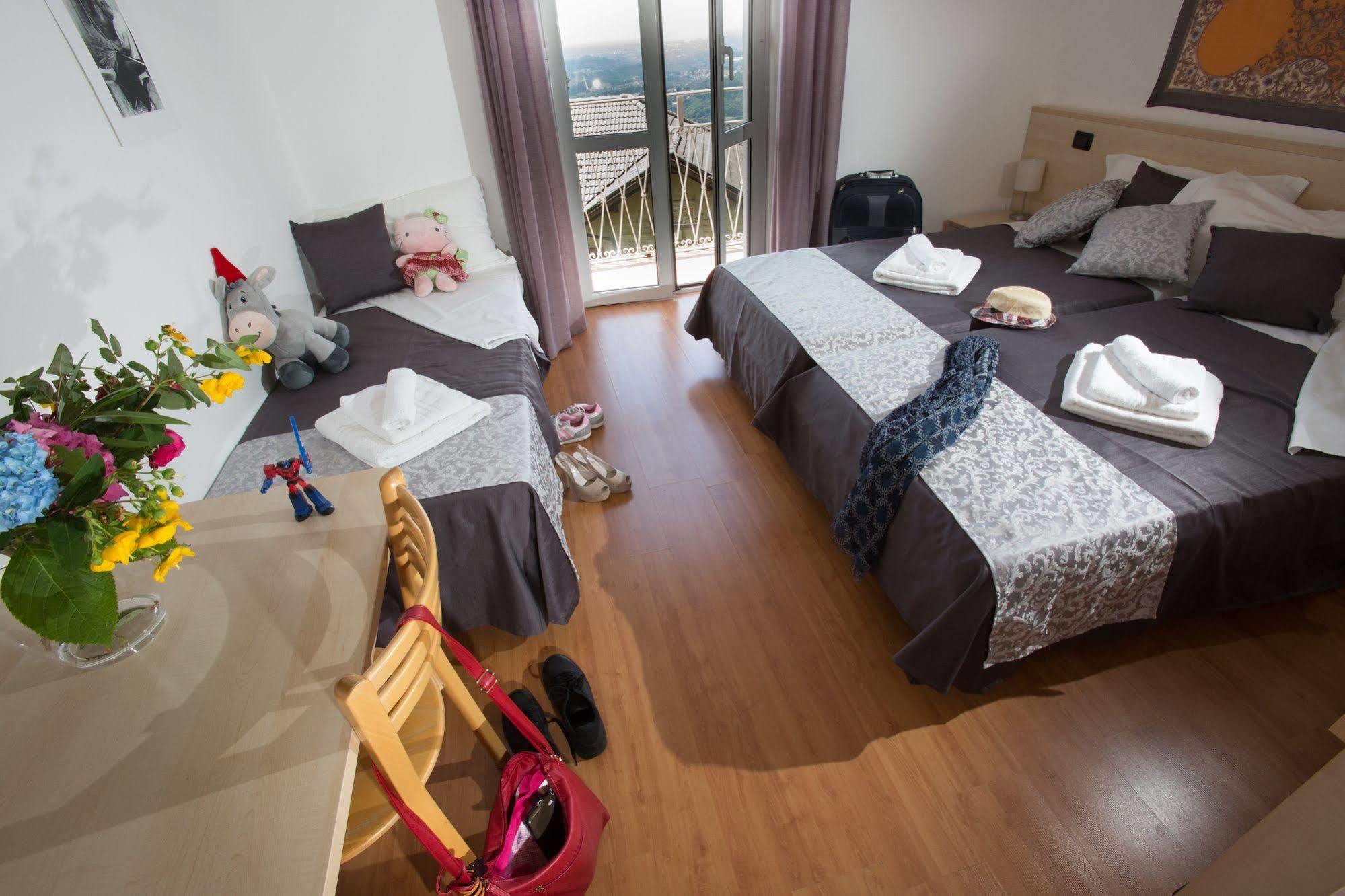Hotel Vista Lago Брунате Екстериор снимка